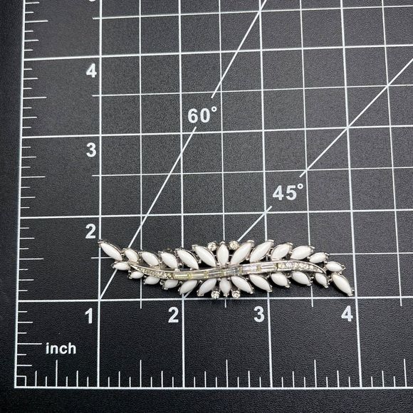 Vintage CROWN TRIFARI Feather Brooch Pin Milk Glass Clear Rhinestone Signed RARE - Picture 11 of 11